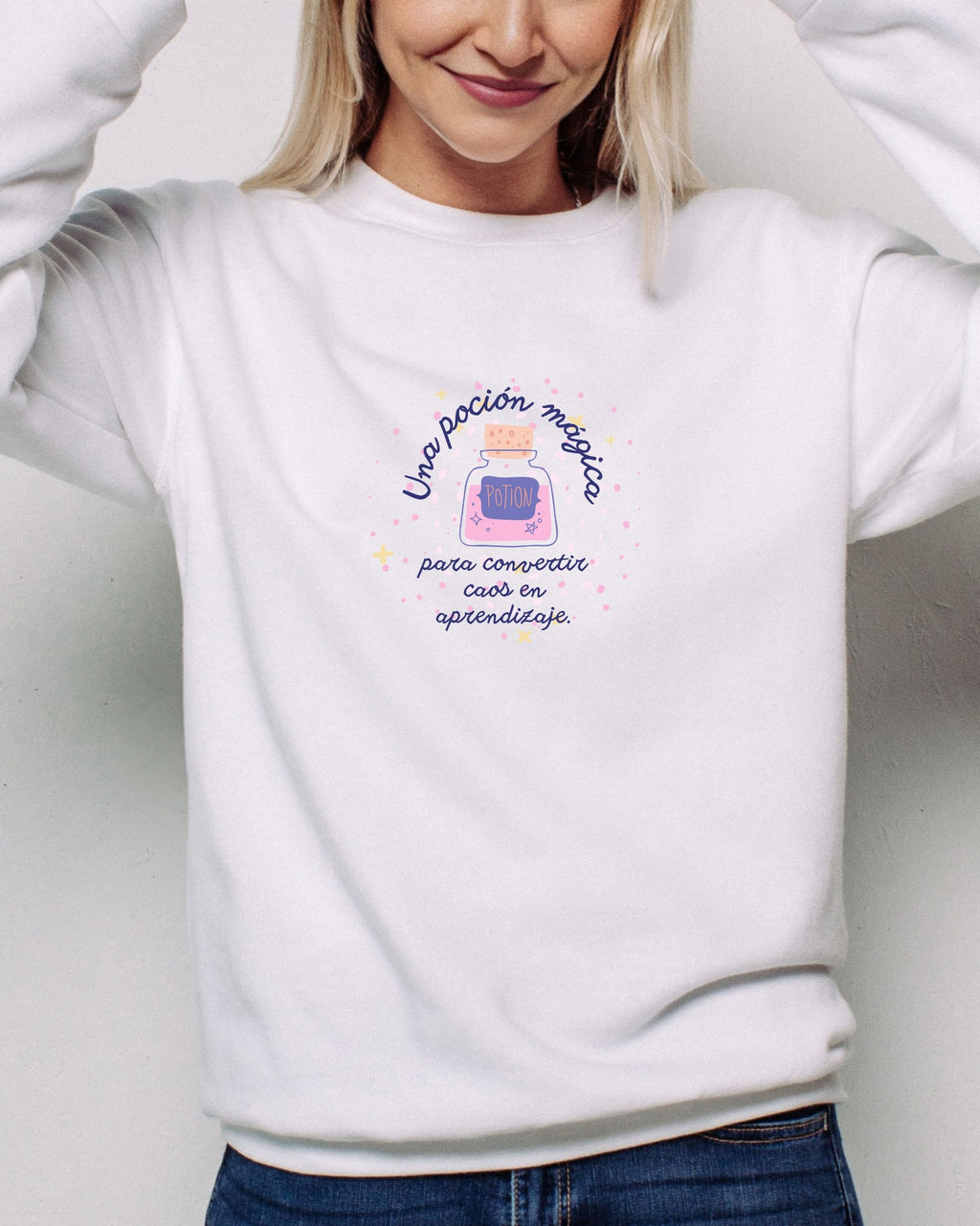 Sudadera blanca con diseño para maestros. Modelo poción mágica
