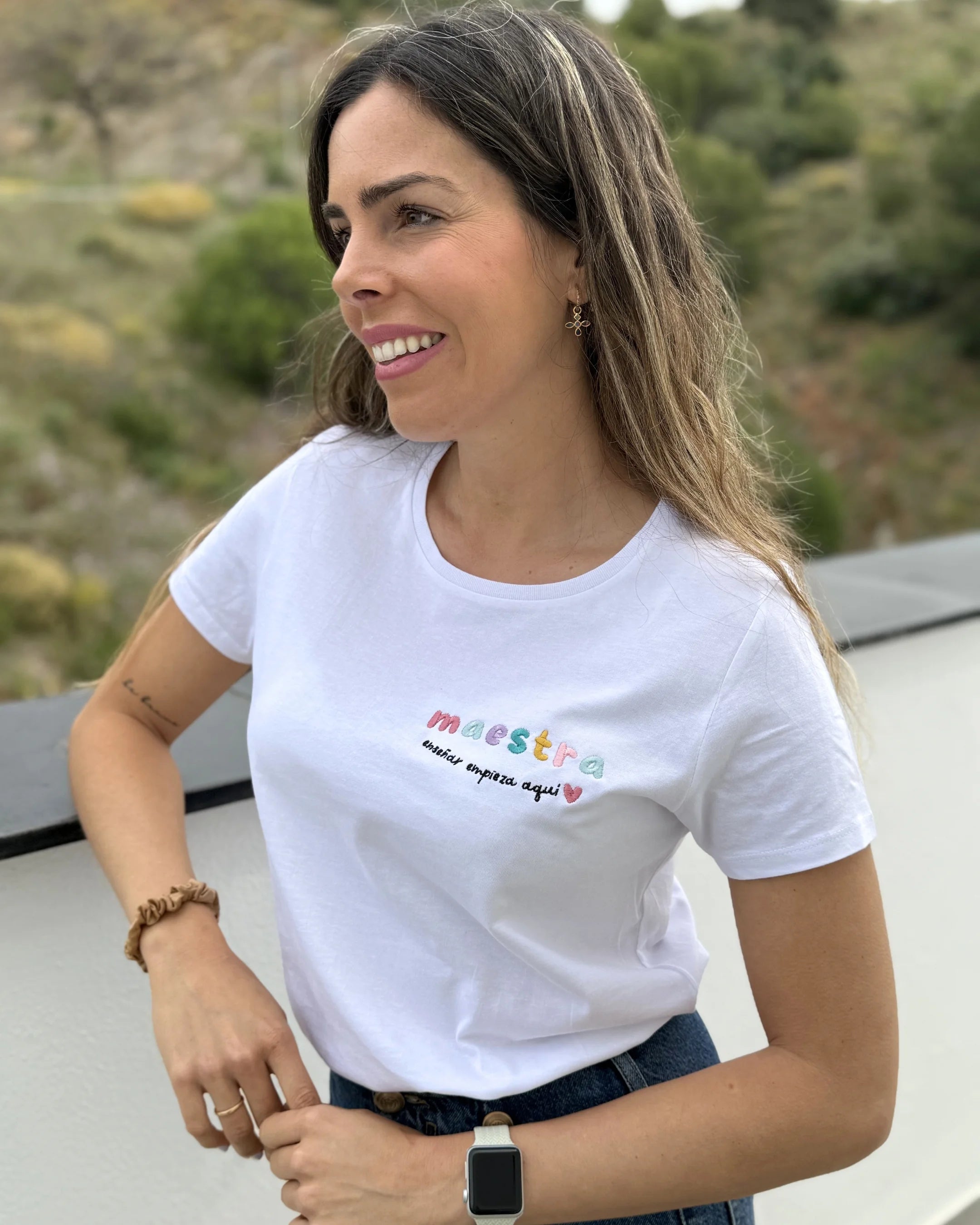 Camiseta Maestra Bordada
