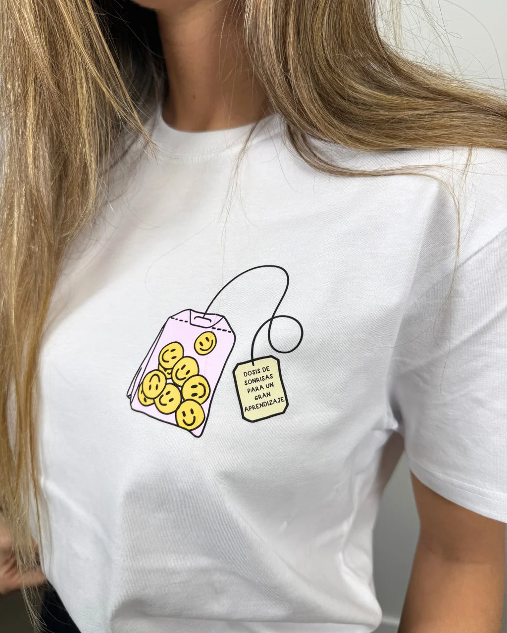 Camiseta con diseño para profesores. Dosis de sonrisas
