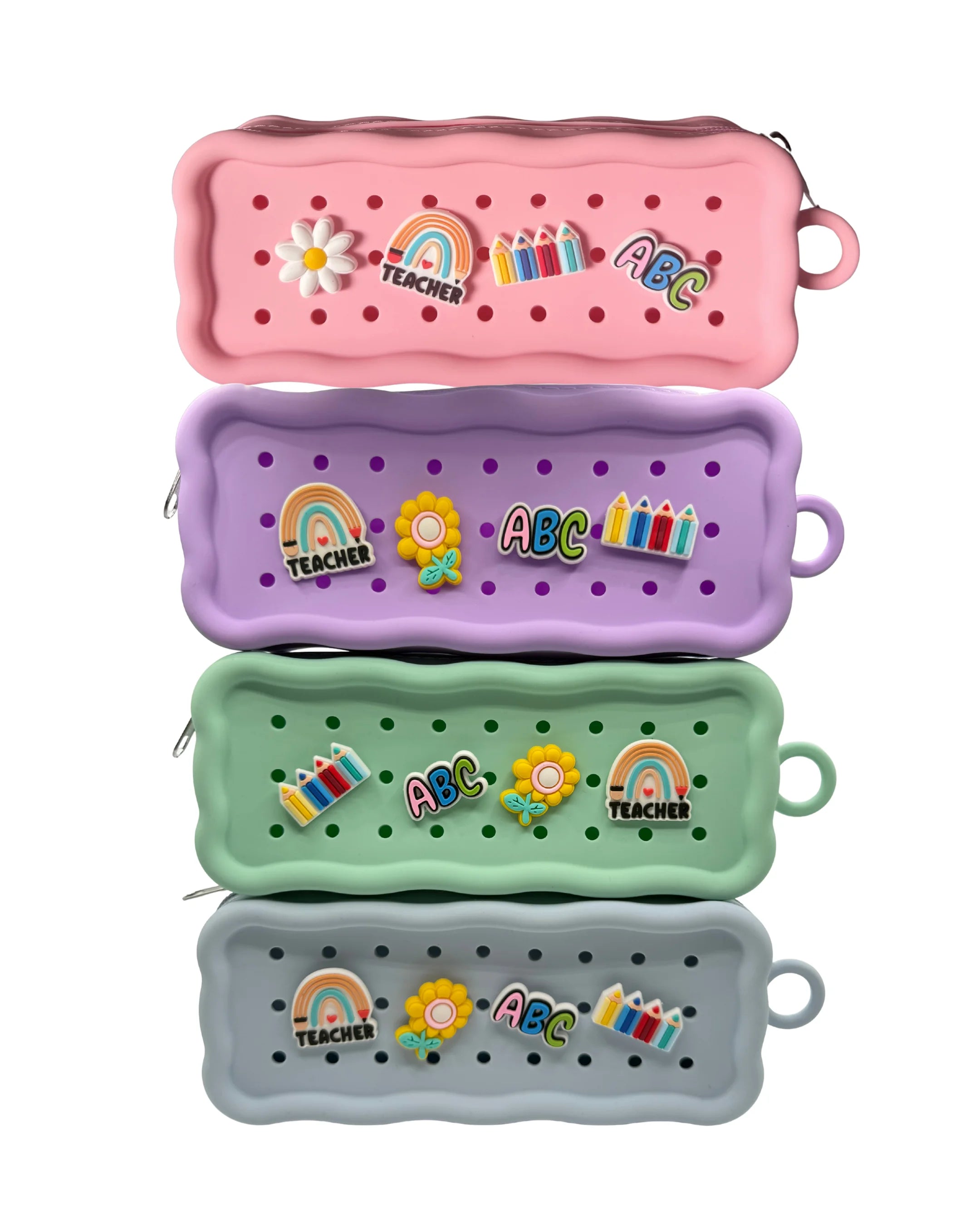 Estuches con charms con diseño especial para maestras y niños.