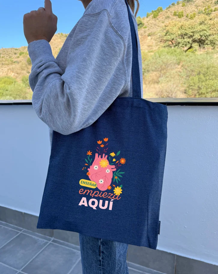 Tote bag vaquera Enseñar empieza aquí, otra vista del producto